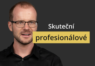 Man wearing black shirt and glasses on a dark background with the caption 'Skuteční profesionálové'